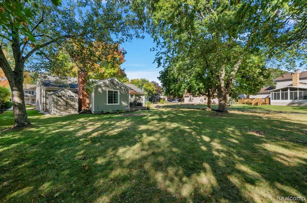 2066 Teaneck Circle, Wixom, MI 48393 — Photo 43