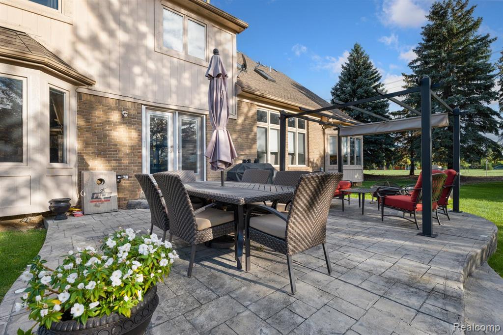 45021 Riverwoods Drive, Macomb, MI 48044 — Photo 40