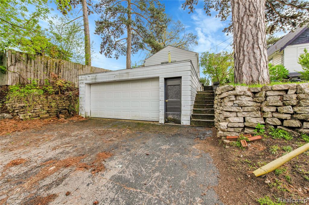 2952 PRYNNE Street, Keego Harbor, MI 48320 — Photo 31