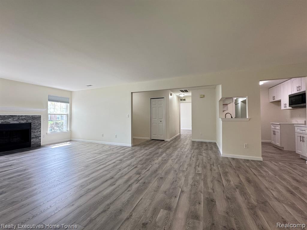 5685 PINE AIRES Drive, Sterling Heights, MI 48314 — Photo 9
