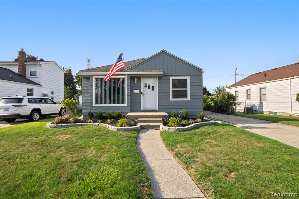 80 Tecumseh Street, Clawson, MI — front exterior