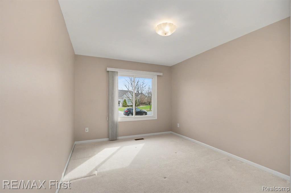 47985 Fox Chase Court, Shelby Twp, MI 48315 — Photo 15