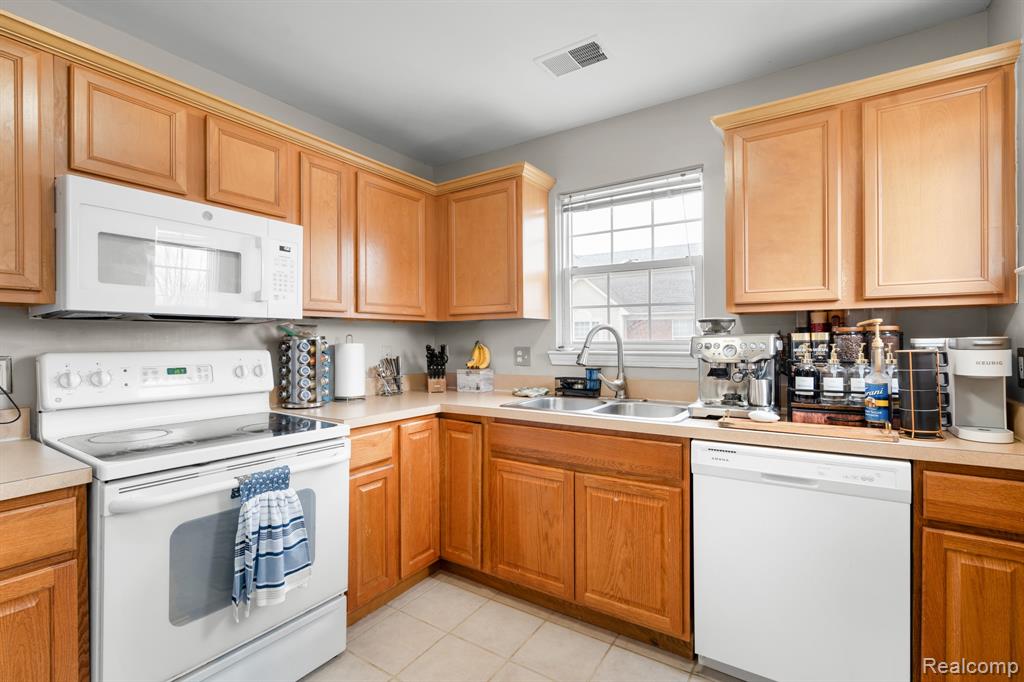 43492 Pendleton Circle, 12, Sterling Heights, MI 48313 — Photo 26