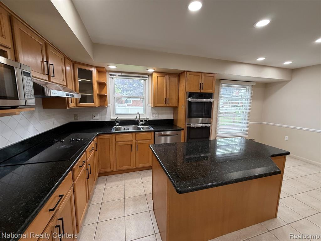 5888 Red Coat Lane, West Bloomfield, MI — Photo 13