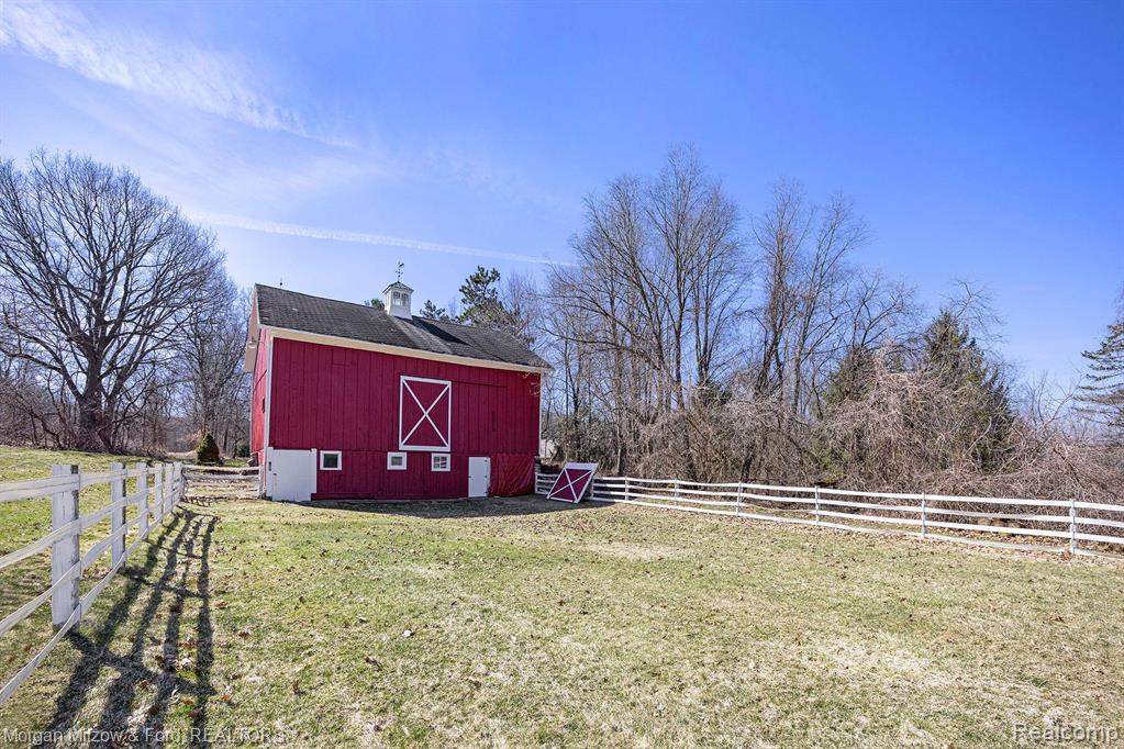 9662 Hadley Road, Clarkston, MI 48348 — Photo 36