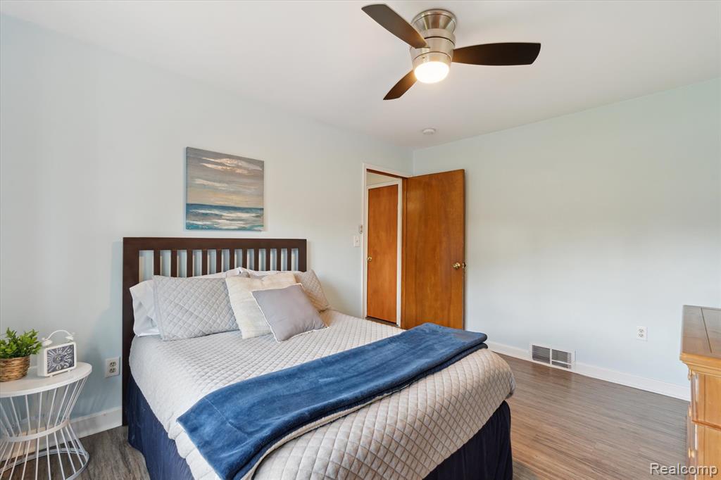 319 Angola Street, Wolverine Lake, MI 48390 — Photo 19