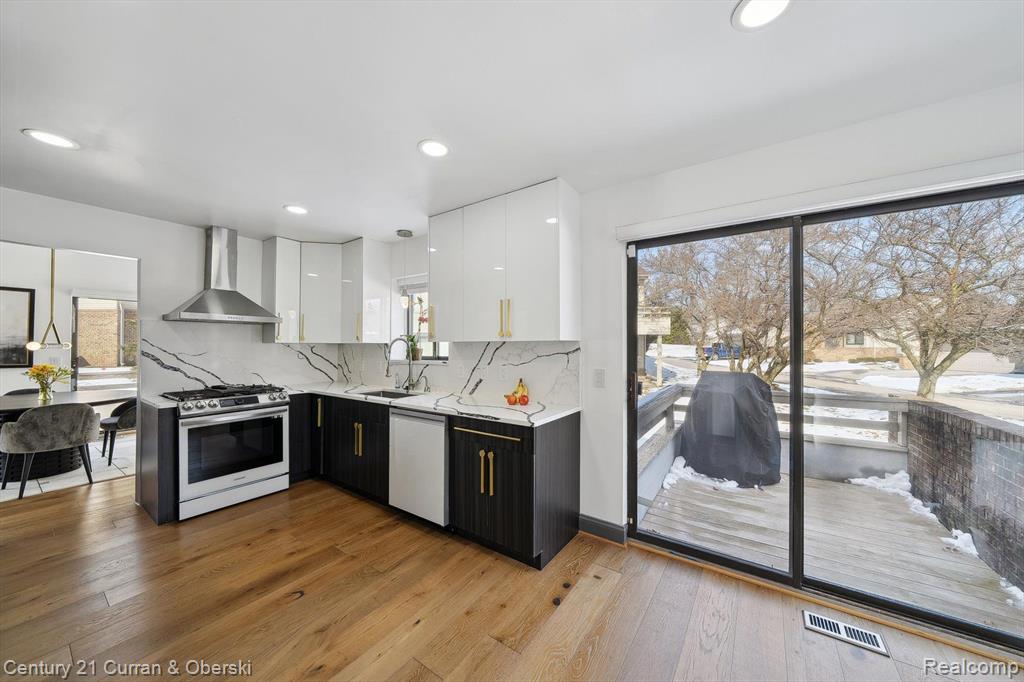 29345 E CHANTICLEER Drive, Southfield, MI 48034 — Photo 14