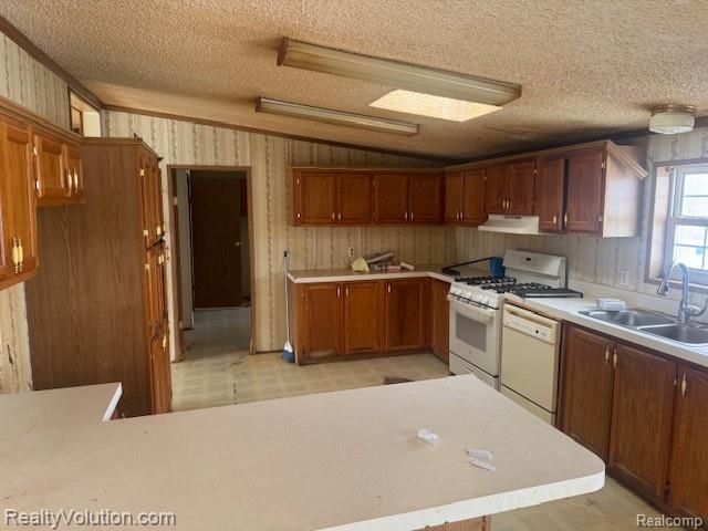 2965 Greenwood Road, Lapeer, MI 48446 — Photo 2