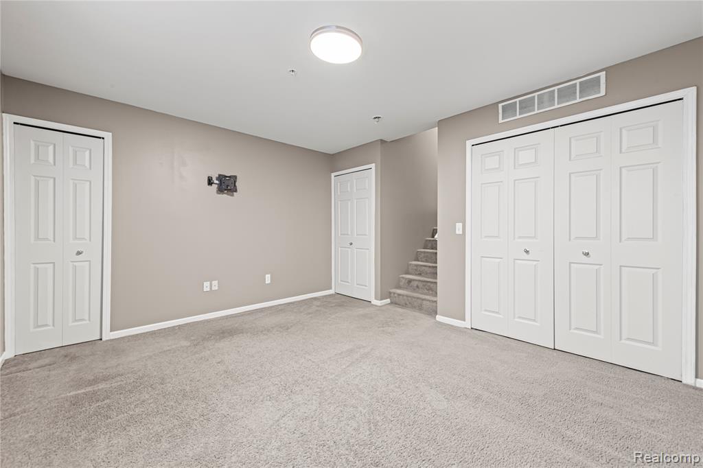 460 Old Pine Way, Walled Lake, MI 48390 — Photo 18