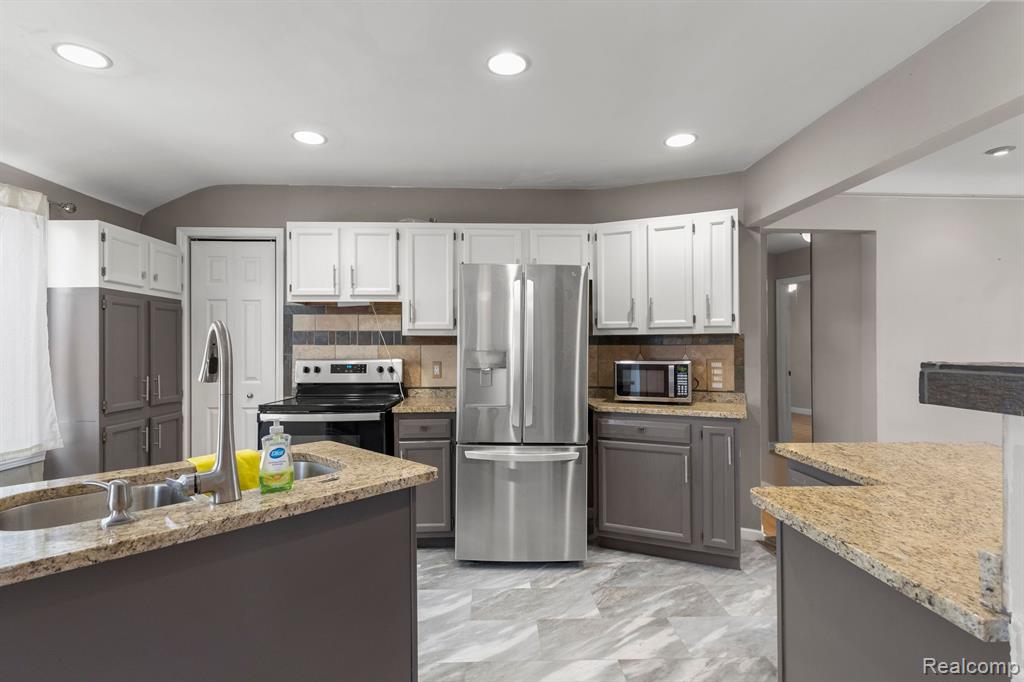4255 SAMOSET Road, Royal Oak, MI 48073 — Photo 14