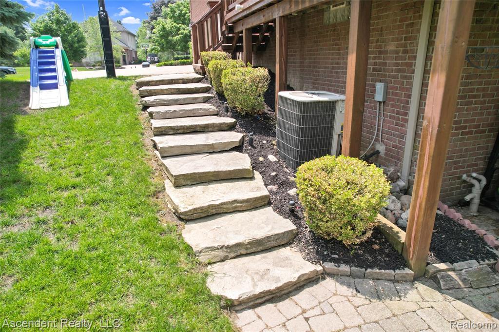 48392 Binghampton Drive, Northville, MI 48168 — Photo 52