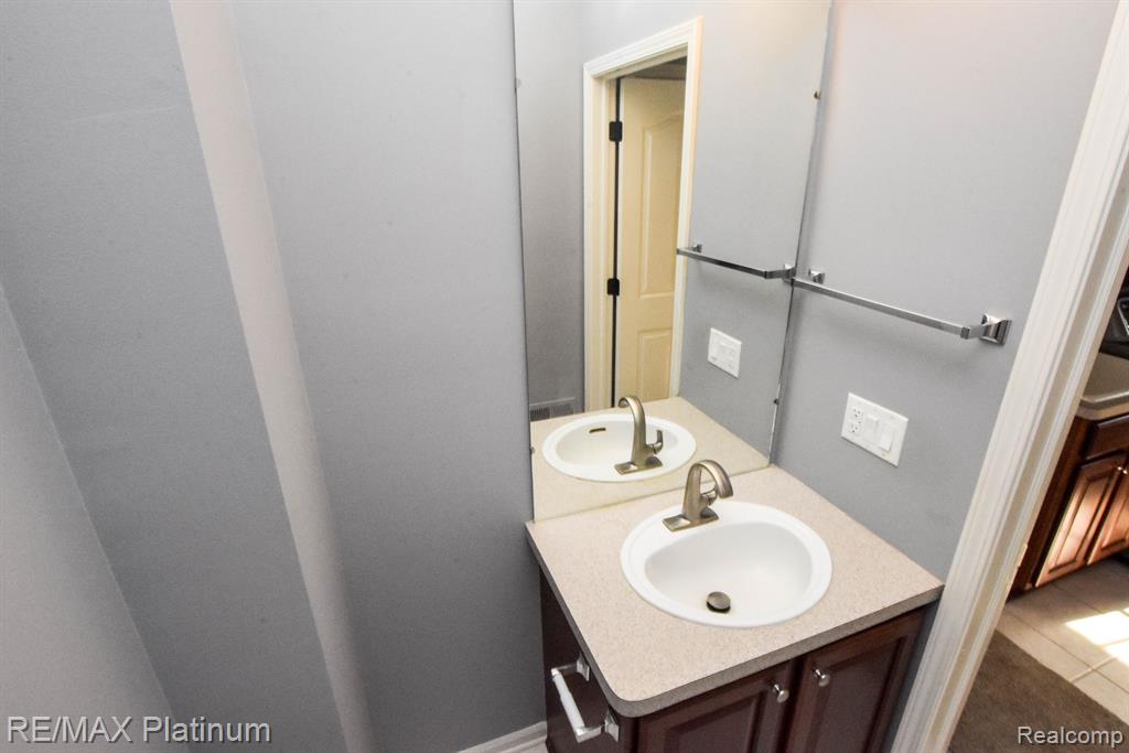 9037 RIDGEFIELD Drive, Brighton, MI 48114 — Photo 49
