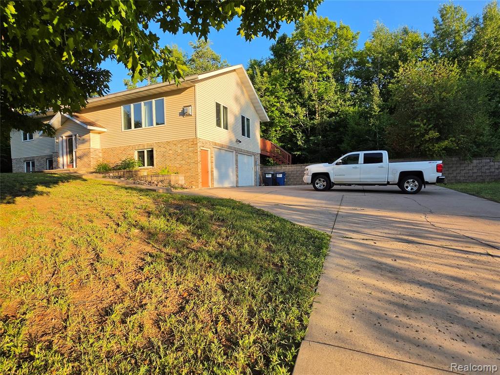 1901 Spruce Lane