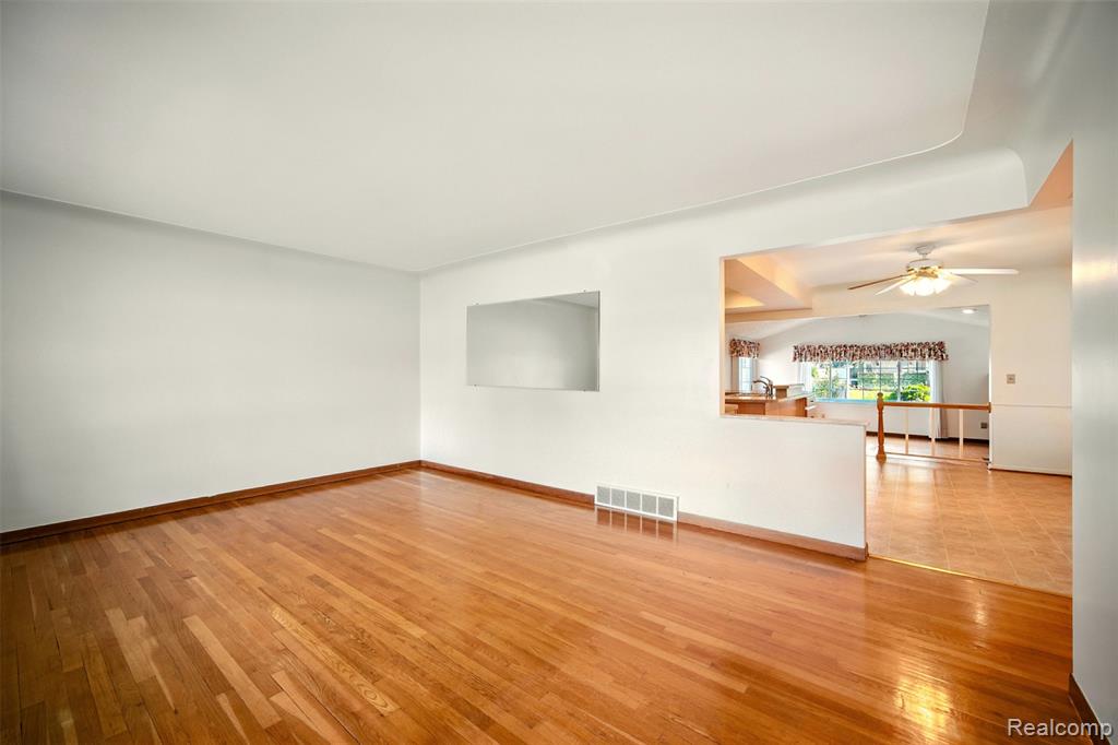 53626 Debra Drive, Shelby Twp, MI 48316 — Photo 9