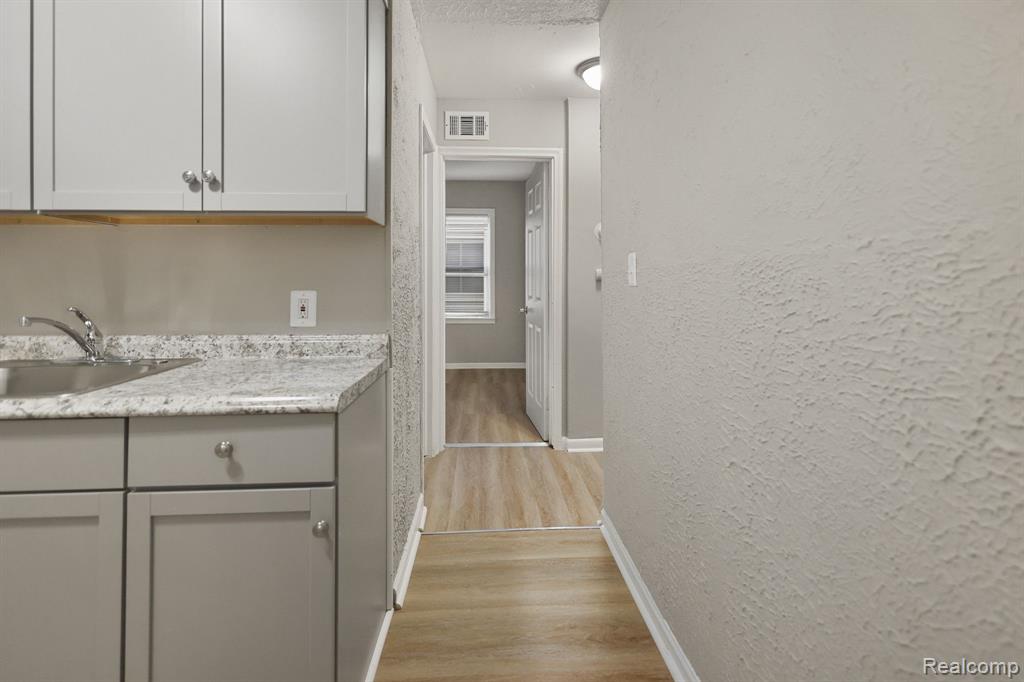 8499 MEADOW Avenue, Warren, MI 48089 — Photo 11