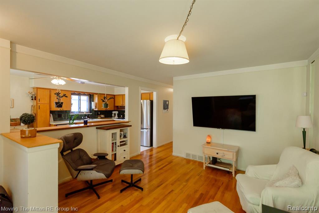 6604 COLONIAL Street, Dearborn Heights, MI 48127 — Photo 5