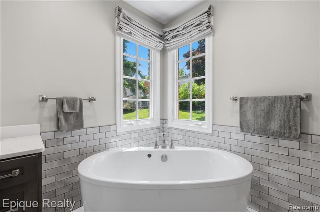 4312 Sashabaw Road, Waterford, MI 48329 — Photo 39