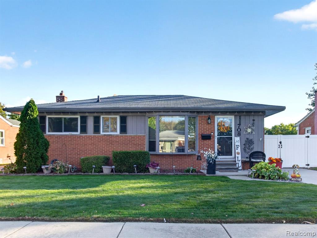 11708 Hovey Street, Warren, MI 48089