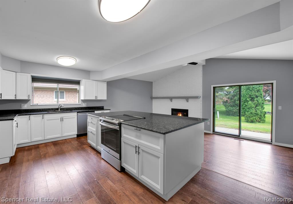 6280 Walker Drive, Troy, MI 48085 — Photo 11