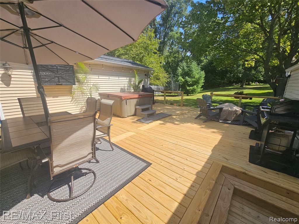 810 Forest Drive, Fenton, MI 48430 — Photo 8