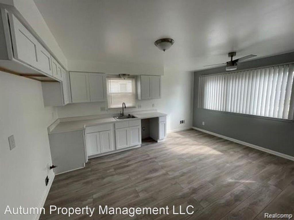 8475 ESSEX Avenue, Warren, MI 48089 — Photo 5