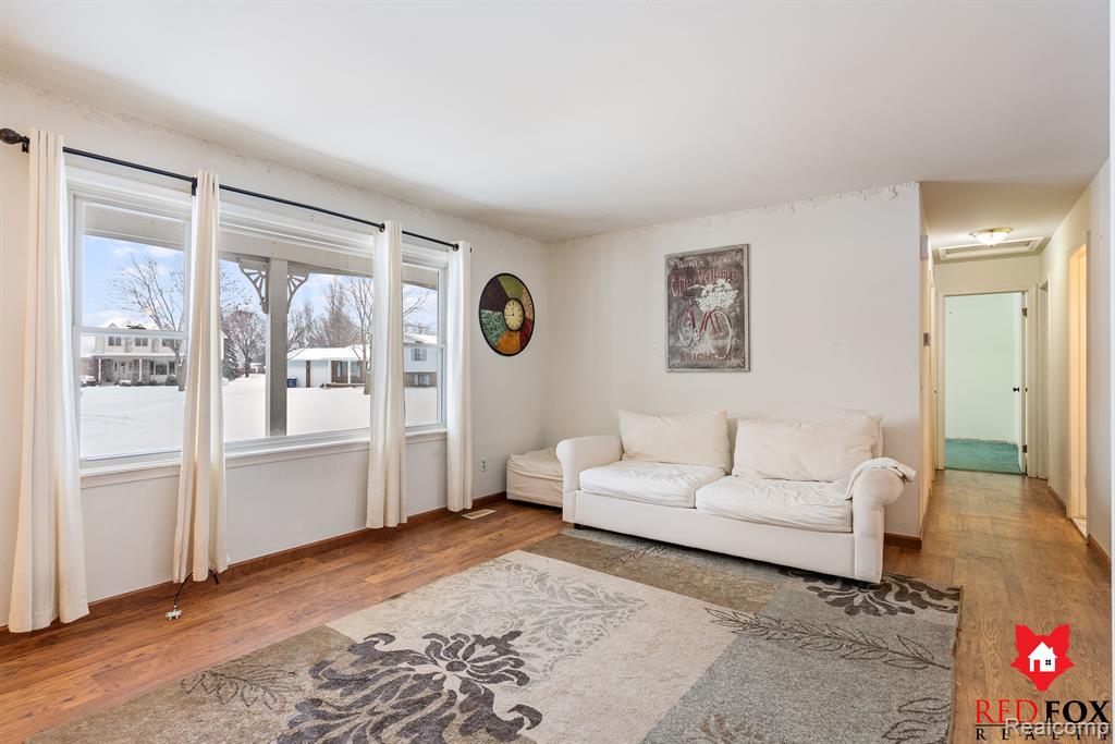 6246 KING ARTHUR Court, Swartz Creek, MI 48473 — Photo 9