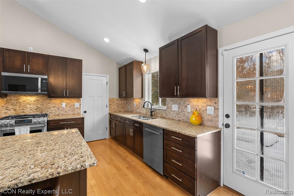11185 Cassidy Trail, Davisburg, MI 48350 — Photo 17