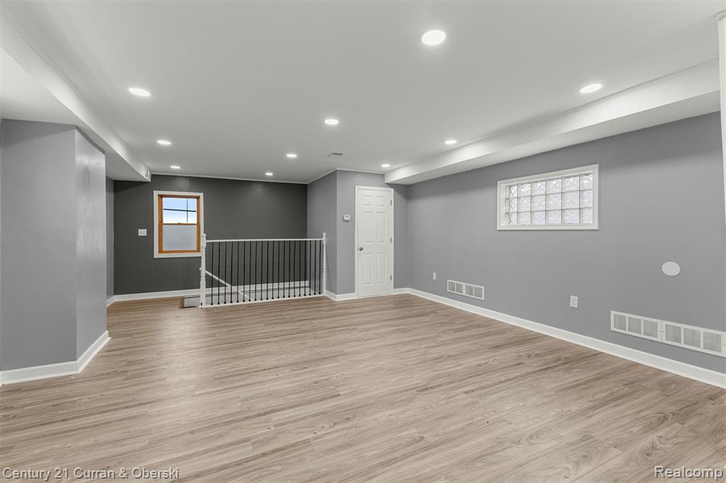 9 Walnut Street, Wyandotte, MI 48192 — Photo 6