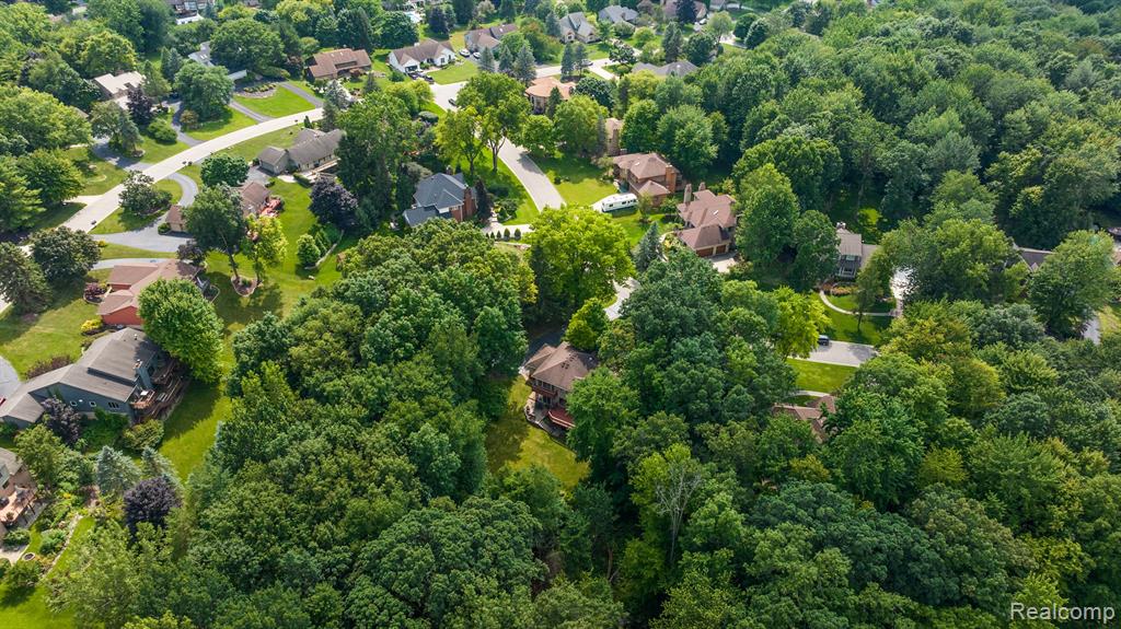 8398 ELKRUN Drive, Clarkston, MI 48348 — Photo 59