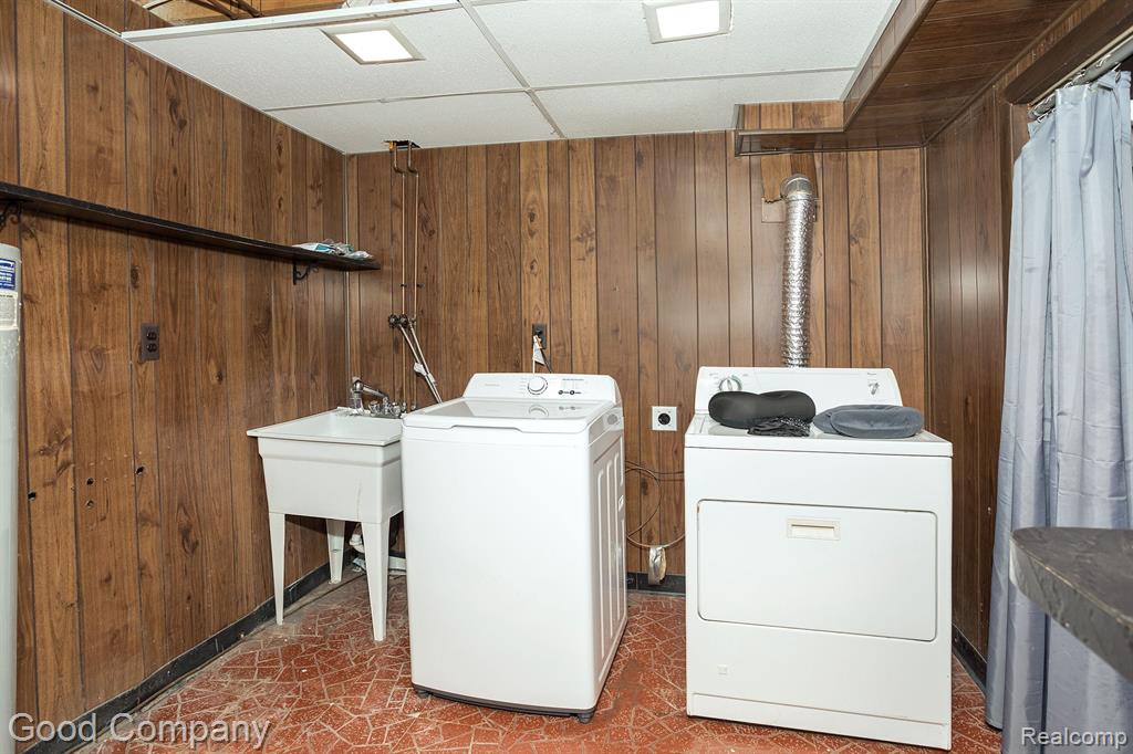 28562 REGENT Court S, Southfield, MI 48076 — Photo 27
