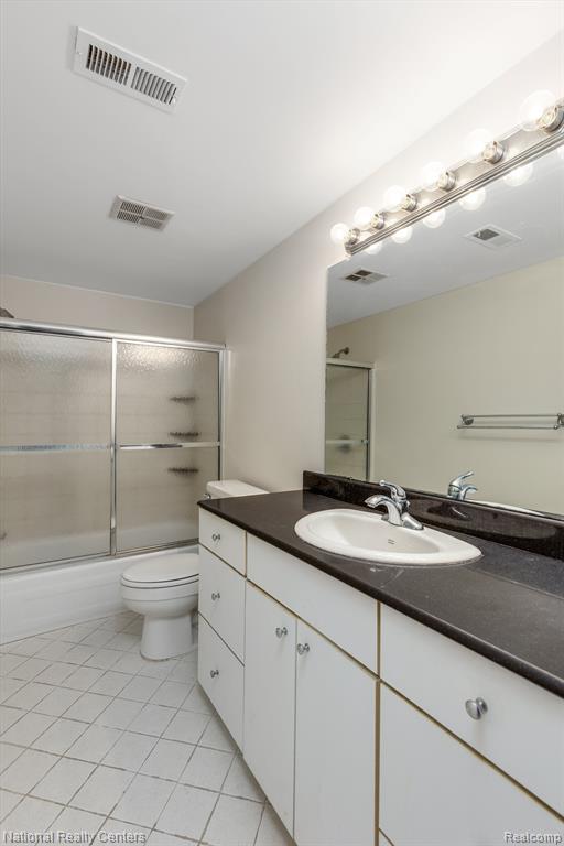 31993 W 12 MILE Road, 211, Farmington Hills, MI 48334 — Photo 13