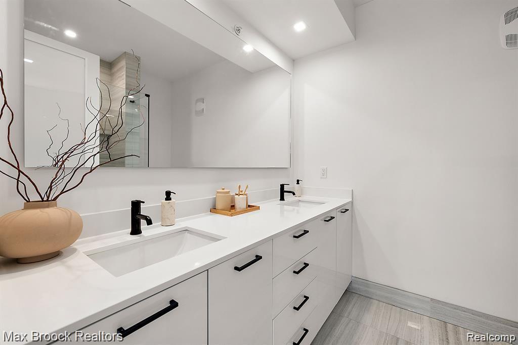 533 E Harrison Avenue, 19, Royal Oak, MI 48067 — Photo 14