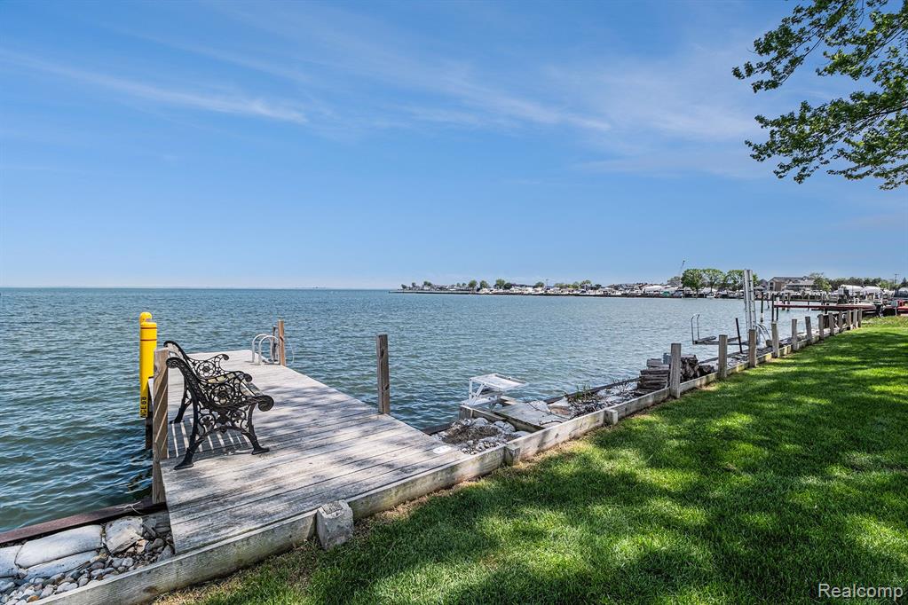 41180 CONGER BAY Drive, Harrison Township, MI — Photo 2
