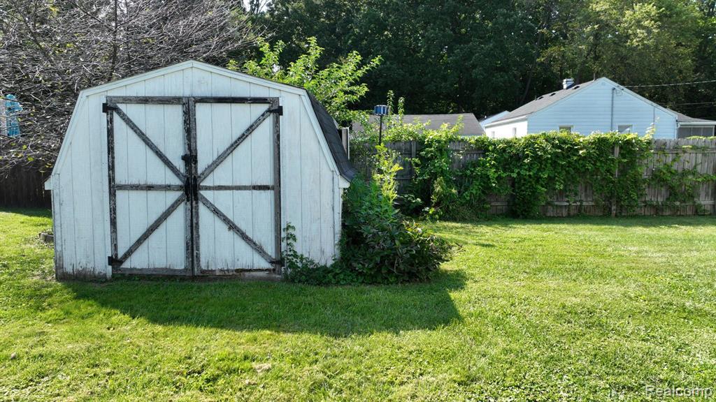 4322 GREENLY Street, Burton, MI 48529 — Photo 9