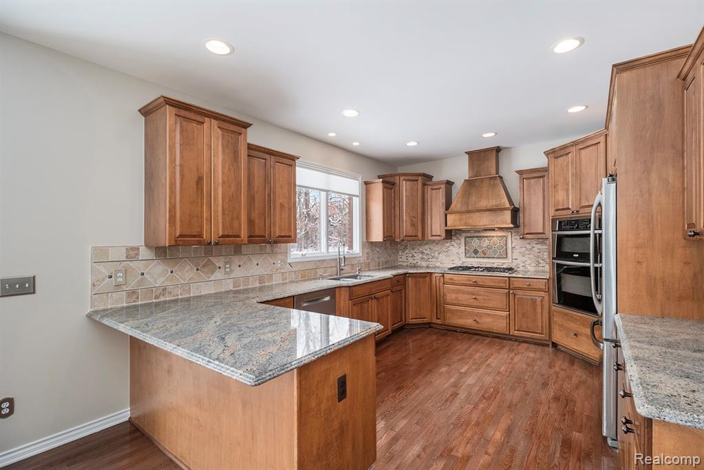 2298 Meadow Court, Leonard, MI 48367 — Photo 12