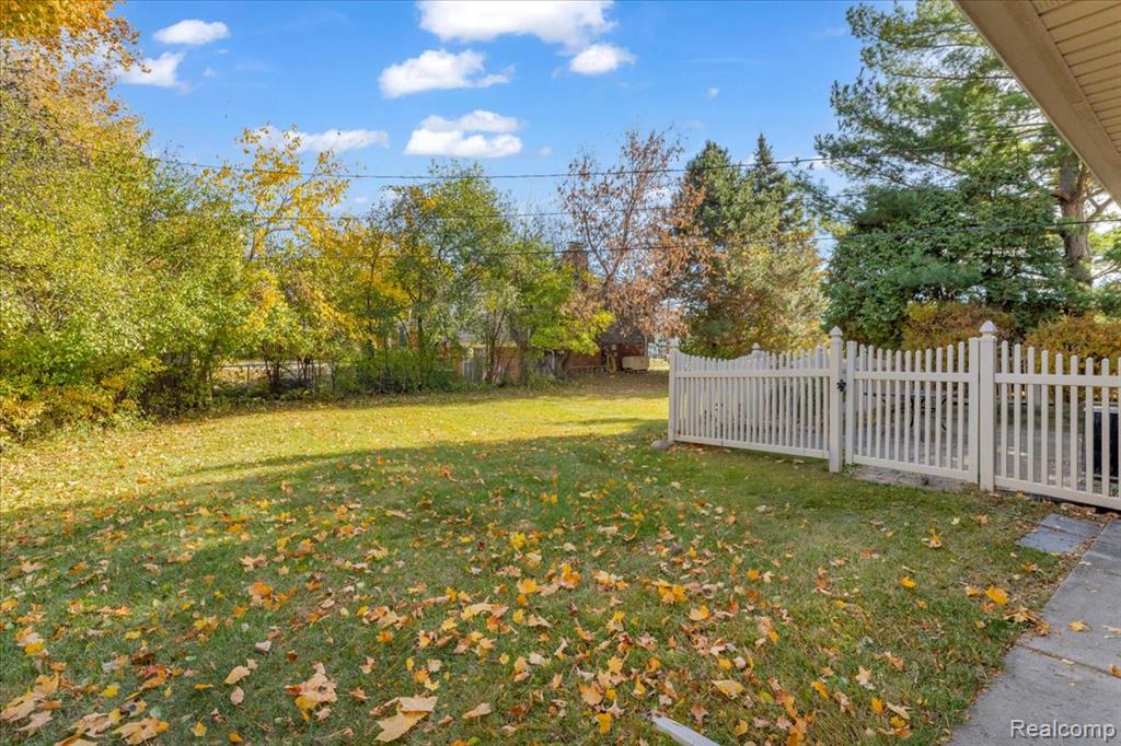 7477 Heather Heath Lane, West Bloomfield, MI — Photo 37