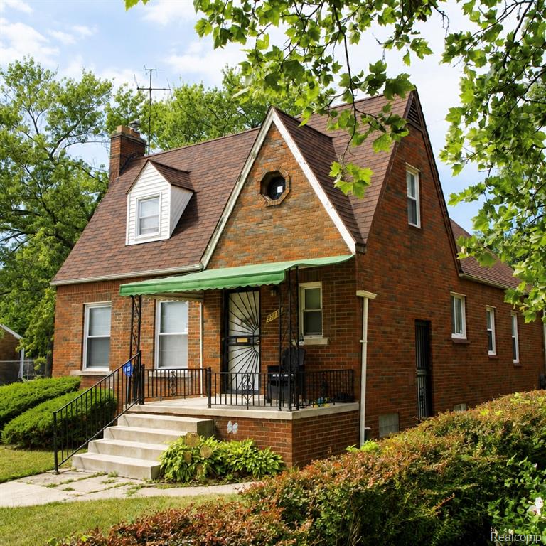 9713 E Outer Drive - Photo 2