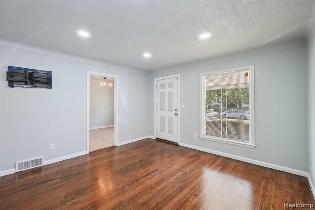 9976 Warwick Street, Detroit, MI 48228 — Photo 10
