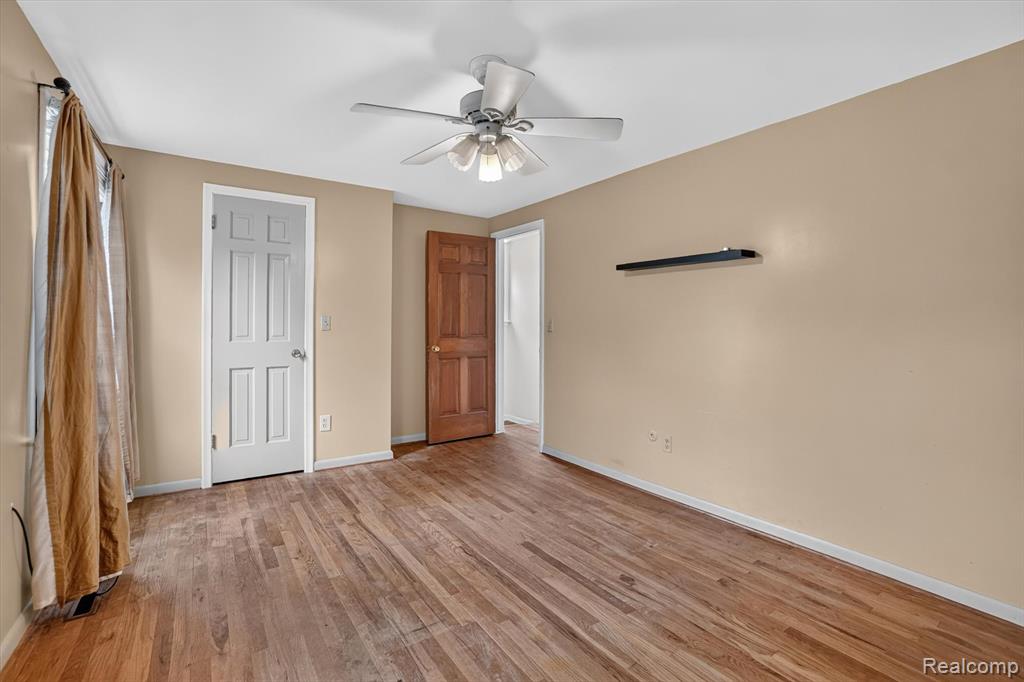 2356 Pineview Court, Flushing, MI 48433 — Photo 25