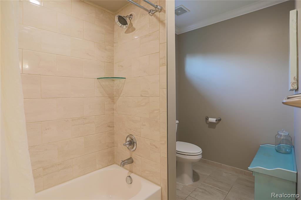 55761 Timbers Edge Drive, Shelby Twp, MI 48316 — Photo 24