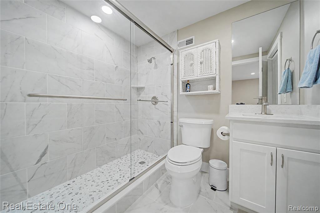 8370 Grist Mill Drive, Fenton, MI 48430 — Photo 34