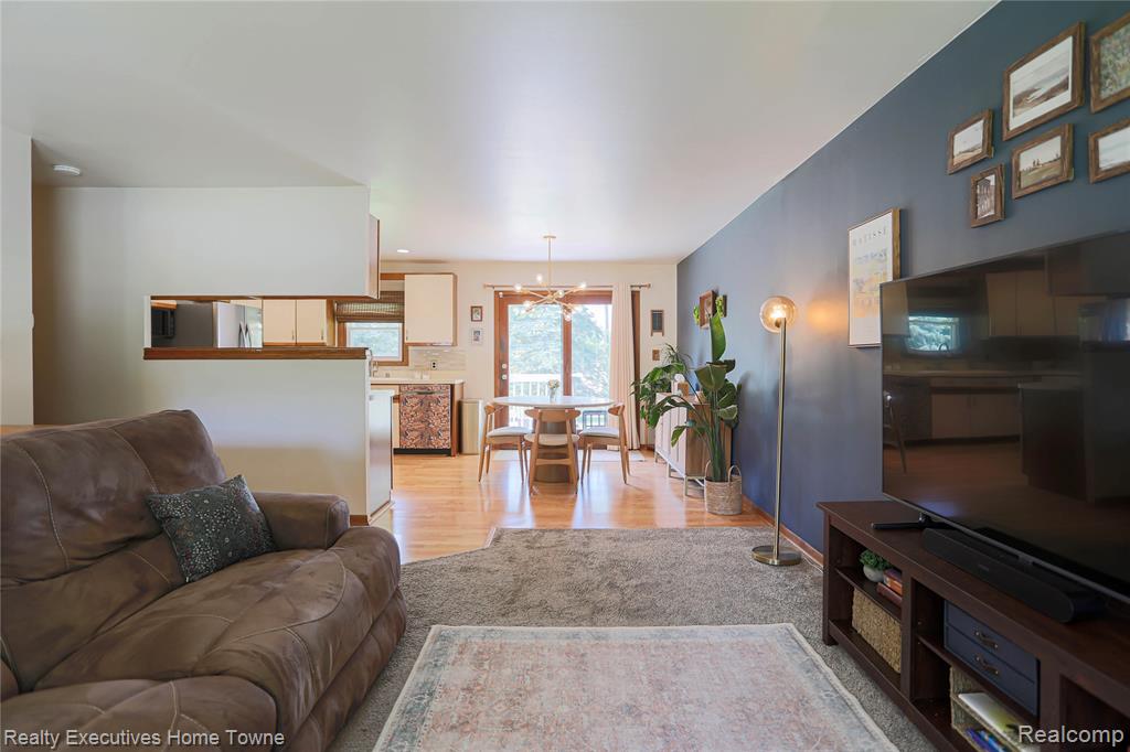 2687 Los Angeles Drive, Wolverine Lake, MI 48390 — Photo 13