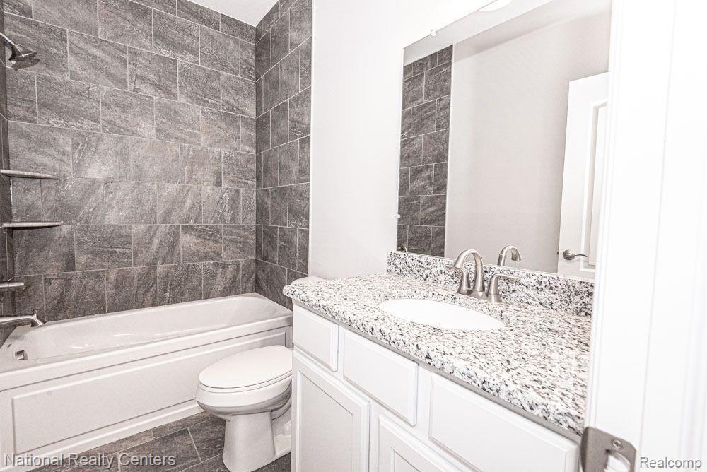 8374 Meadow Creek Drive, Goodrich Vlg, MI — Photo 26