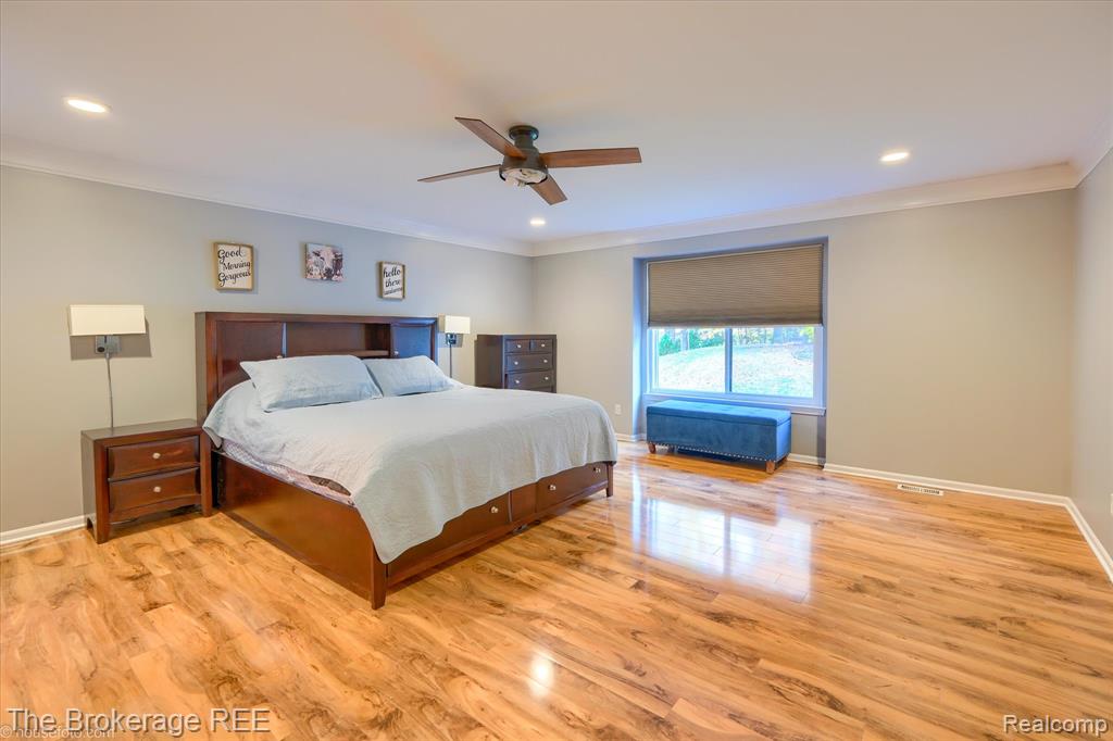 5239 Farmridge Lane, Grand Blanc, MI 48439 — Photo 32