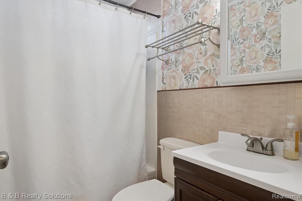 4065 Rosemound Avenue, Waterford, MI 48329 — Photo 23