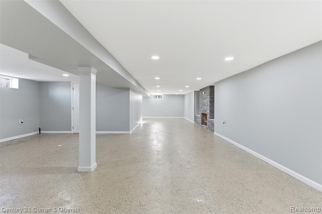 17901 Inkster Road, Brownstown, MI 48174 — Photo 28