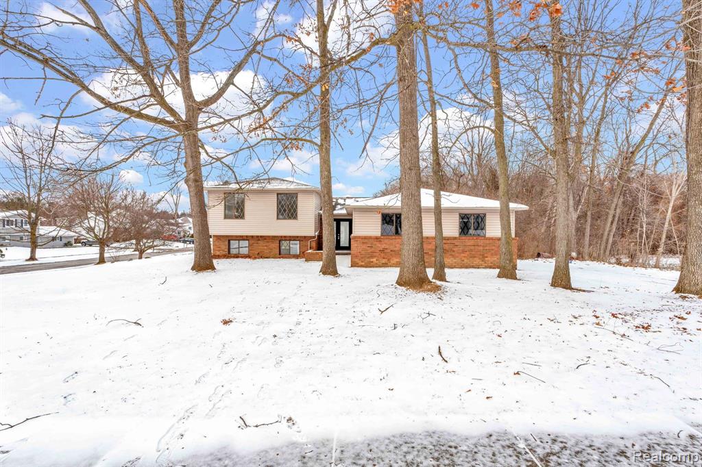 7820 Rampart Trail, Waterford, MI 48327 — Photo 2