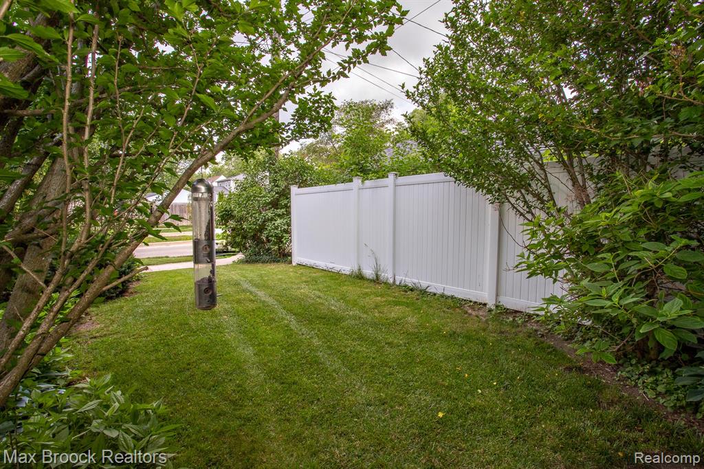 10564 Lasalle Boulevard, Huntington Woods, MI — Photo 48