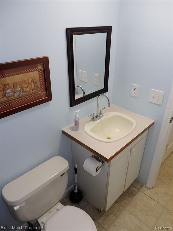 409 LAKEVIEW Street, Holly, MI 48442 — Photo 35