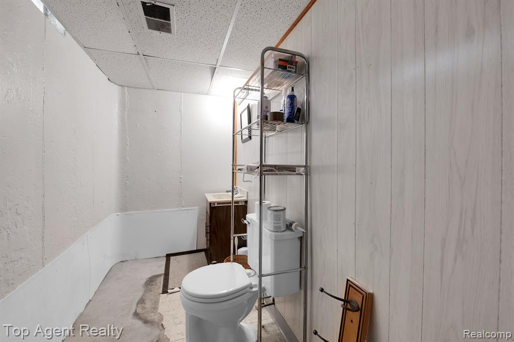 545 SONIA Avenue, Madison Heights, MI 48071 — Photo 21